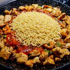 Una foto de Fideuá🥘De Pechuga De Pollo🐔 Al Estilo ZandryAbradelo...!💃
