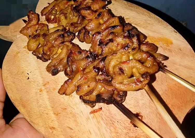 Sate usus pedas manis