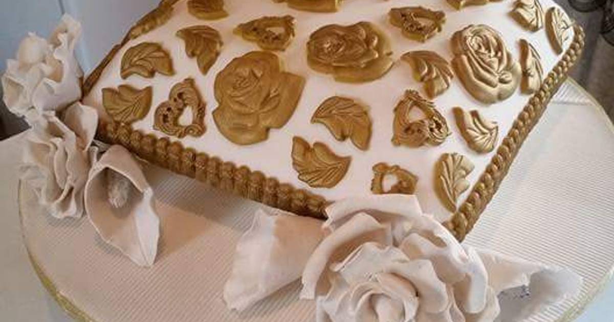 Moist Chocolate Cake Recipe & Buttercream Roses Decoration