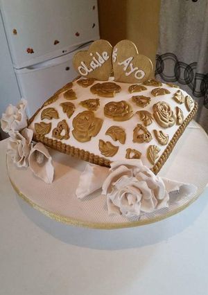 A picture of Chocolate rose cake.