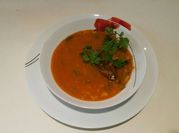 Una foto de sopa de habas de chile