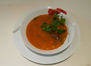 Una foto de Sopa de habas con nopales