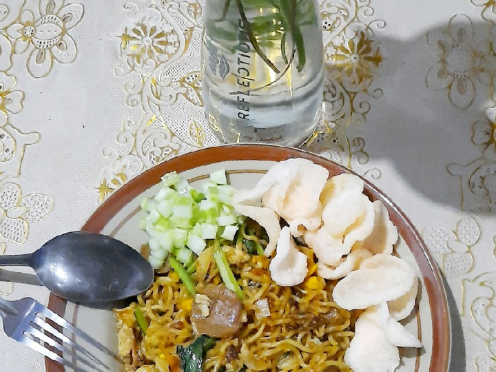 Bagaimana Membuat Mie goreng instan spesial yang Enak Banget