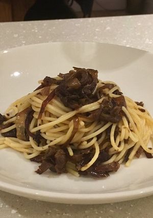 A picture of Spaghetti with Slow Cooked Caramelised Onions & Garlic.