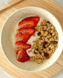 Iogurte com Morangos e Granola