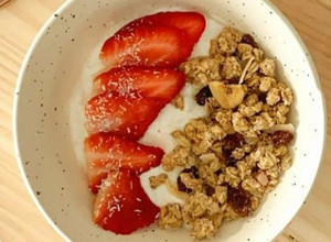Foto de Iogurte com Morangos e Granola