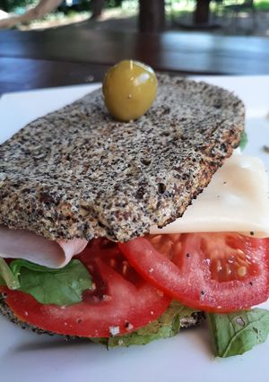 Una foto de Sándwich🥪 de pan de semillas sin harina