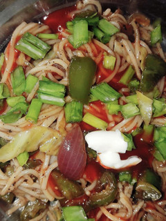 वेज स्पाइसी नूडल्स (veg spicy noodles recipe in Hindi) रेसिपी मुख्य फोटो