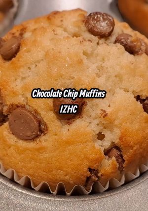 A picture of 🧁Chocolate Chip Muffins🧁.