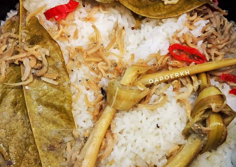 Langkah Mudah untuk Menyiapkan Nasi Liwet Ricecooker Simple yang Menggugah Selera