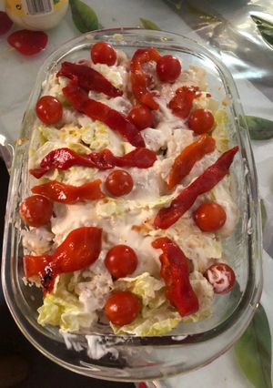 Una foto de Ensalada de lechuga y pescado