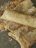 Panqueques rellenos de dulce de leche y nueces