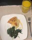 Quiche de coliflor, espinacas salteadas y agua de piña