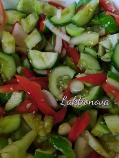 Фото Овочевий салат в китайському стилі з битими огірками.
