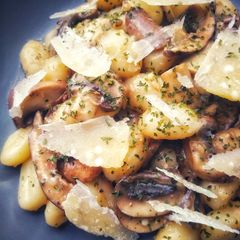 A picture of Gnocchi With Porchini & Chestnut Mushrooms.