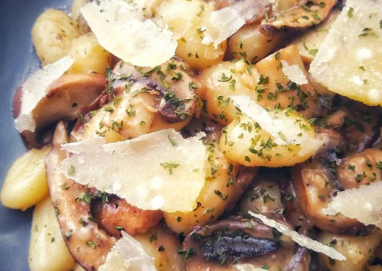 Steps to Make Super Quick Homemade Gnocci With Porchini &amp; Chestnut Mushrooms