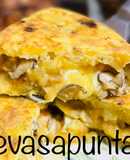 Tortilla de patata, cebolla, shiitake y scamorza 🧅 🥔 🍄 🧀