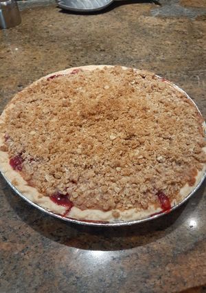 A picture of Strawberry Rhubarb Crisp.