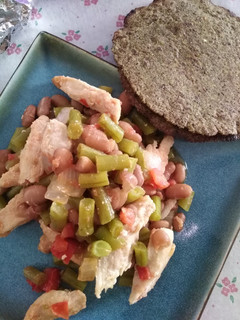 Una foto de Ejotes Con Milanesa De Pollo