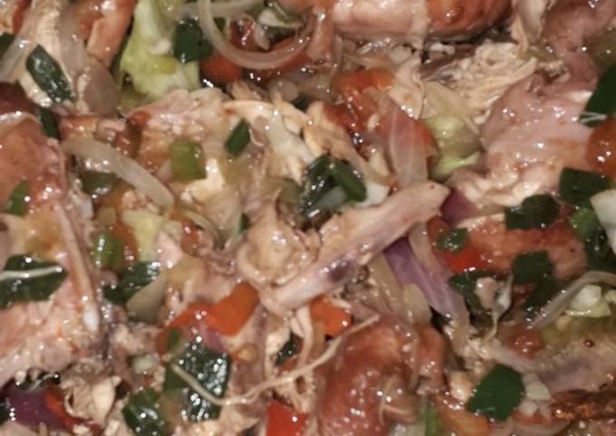 Grilled chicken in veggies sauce