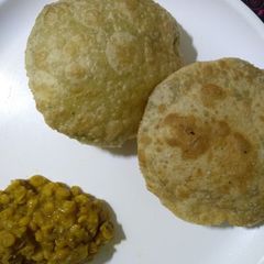 A picture of Matar kachori and chana dal.