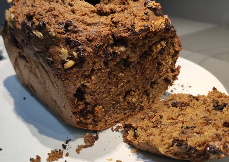 Banana bread o pan de plátano con chocolate