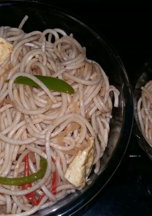 हक्का नूडल्स (Hakka Noodles recipe in hindi) रेसिपी मुख्य फोटो