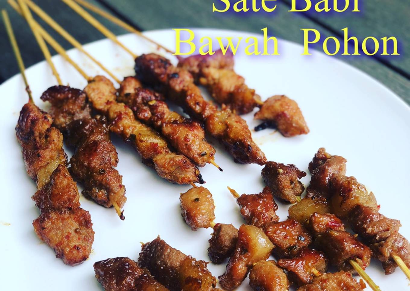 Sate babi bawah pohon