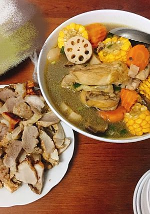 Hình của món Canh gà hầm củ sen.
