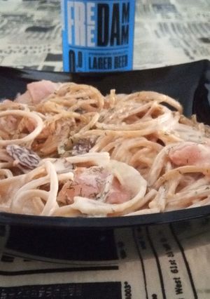 Foto principal de Espaguetis Integrales con Salmón Ahumado y Pasas en Salsa de Salmón y Ostras
