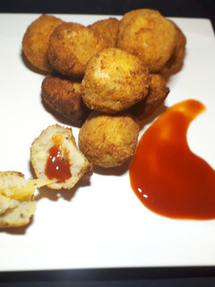 A picture of Cheesy Potato balls.