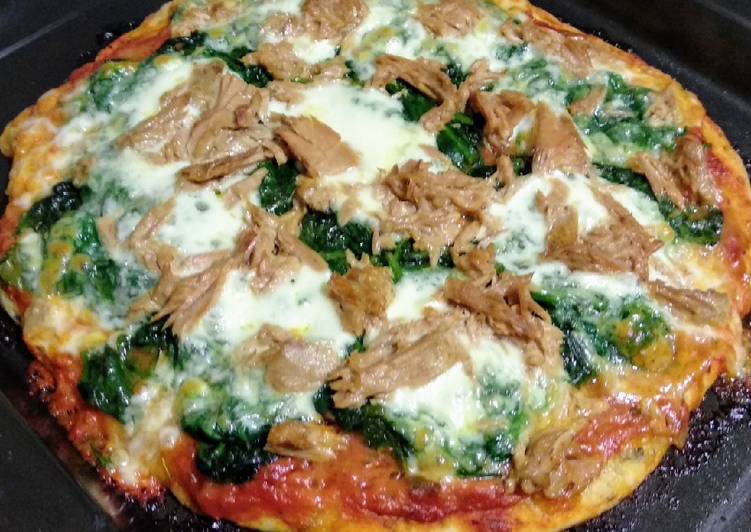 Pizza de atún y espinacas con masa de orégano