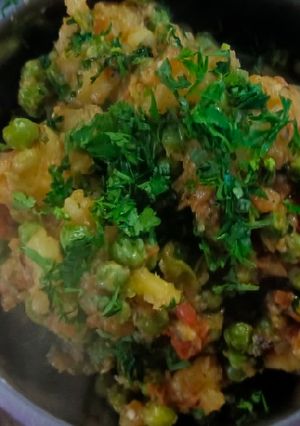 आलू मटर की चाट (aloo matar ki chaat recipe in Hindi) रेसिपी मुख्य फोटो