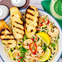 A picture of Linguine gamberi e aglio.