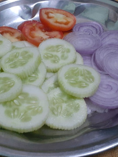सलाद (salad recipe in Hindi) रेसिपी मुख्य फोटो