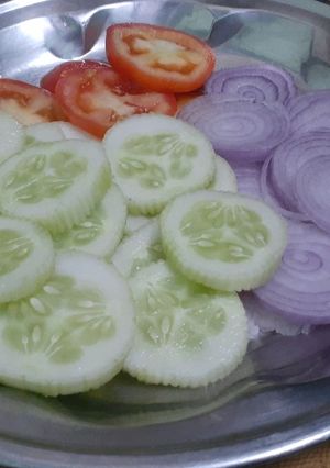 सलाद (salad recipe in Hindi) रेसिपी मुख्य फोटो