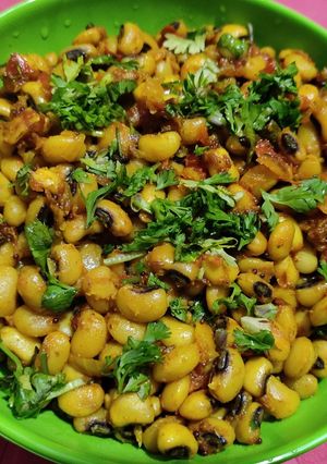 चवळीची उसळ (chavdichi usal recipe in marathi) रेसिपी चे मुख्य फोटो 