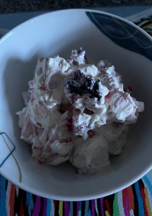 A picture of Eton Mess.