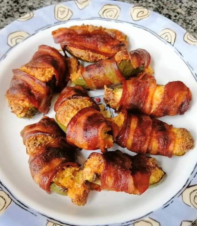 รูปของ พริกเม็กซิกันยัดไส้ (Jalapeno Poppers) คีโต