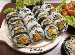Hình của món Cơm cuộn rong biển Kimbap Hàn Quốc.