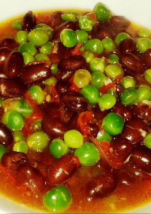 A picture of Peas +njahi stew.
