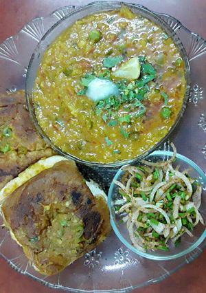 A picture of Maska Pav bhaji.
