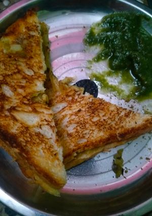 आलू टोस्ट (aloo toast recipe in Hindi) रेसिपी मुख्य फोटो