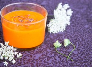 Une photo de Crème froide de carottes à l'orange et au cumin