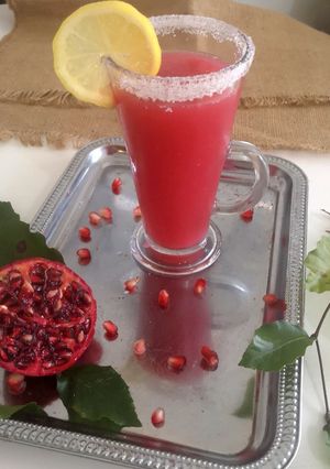A picture of Anar juice /Pomegranate juice.