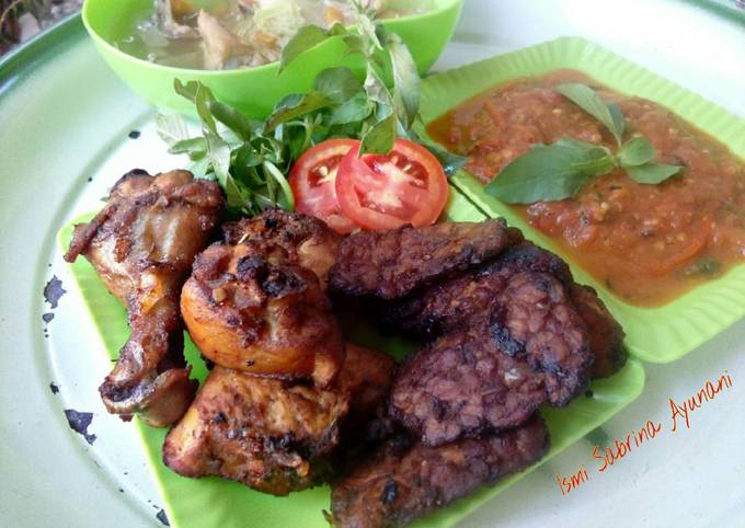 Ayam & Tempe Goreng Bumbu Bacem