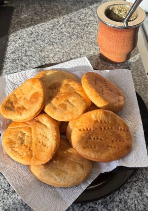Una foto de Tortas Fritas Clásicas 😋🌧️