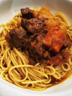 Una foto de Espaguetis con Carne Estofado