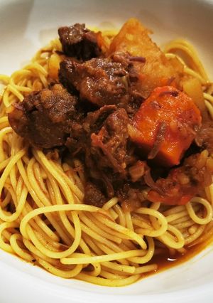 Una foto de Espaguetis con Carne Estofado