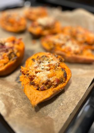 Una foto de Boniatos rellenos de setas con bacon - Receta de Batch Cooking